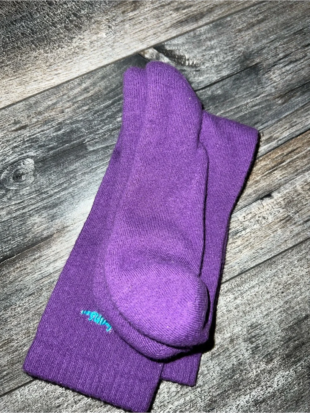 Urban Outfitters iets frans.. Purple socks